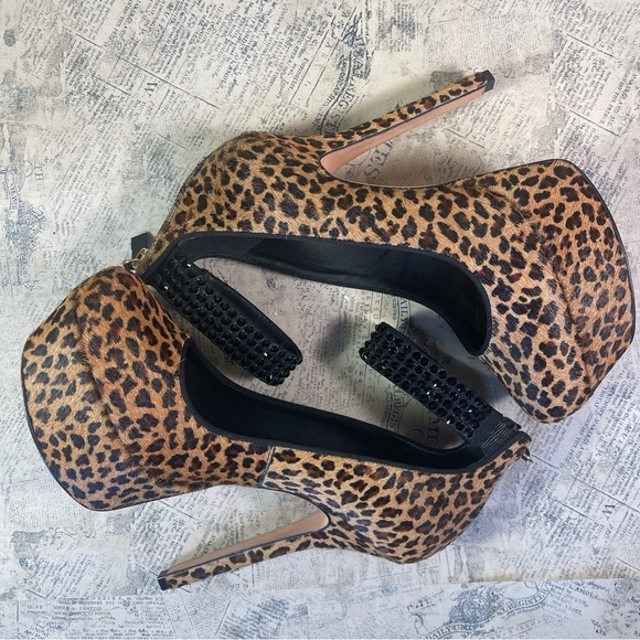 Alice + Olivia by Stacey Bendet Animal print platforms - Picture 7 of 16